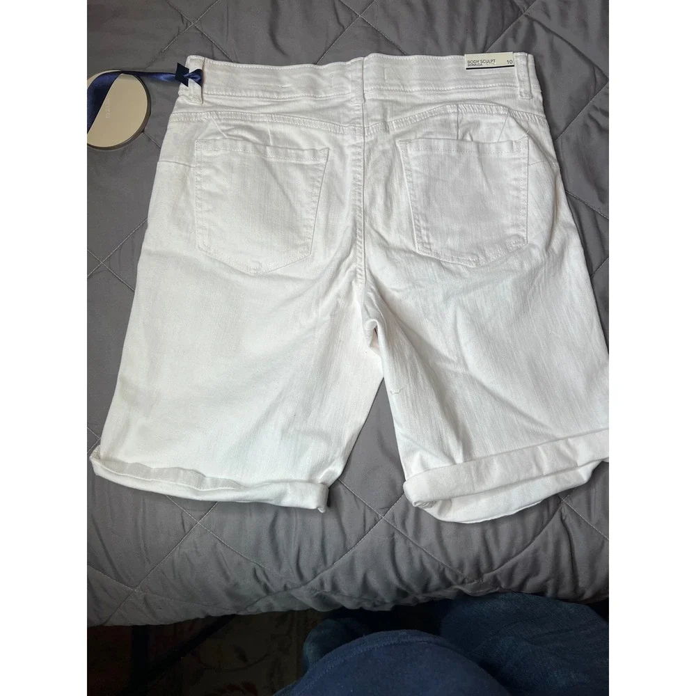 Code Bleu Womens Body Sculpt Bermuda Shorts White Denim Cuffed‎ Size 10 NEW